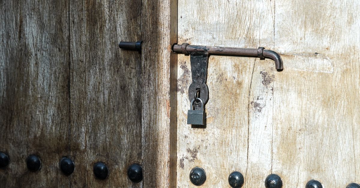 door lock repair home — Rockville Centre Locksmith